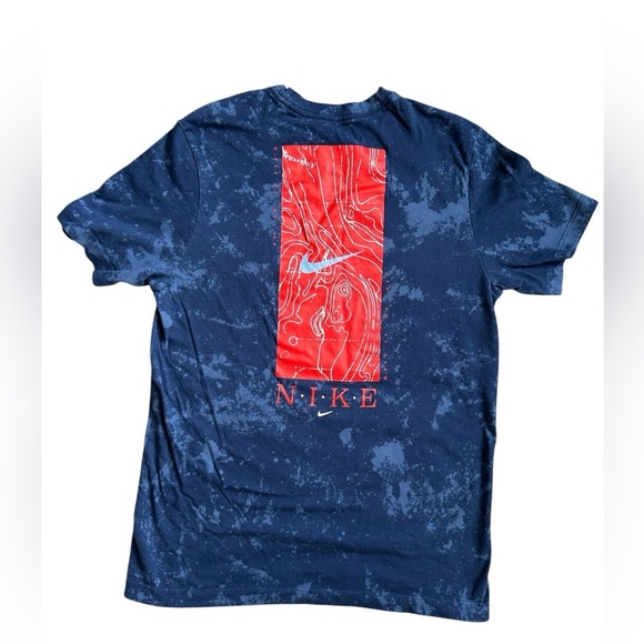 The Nike Tee in red, white and blue tie dye like pattern size medium - Picture 3 of 8